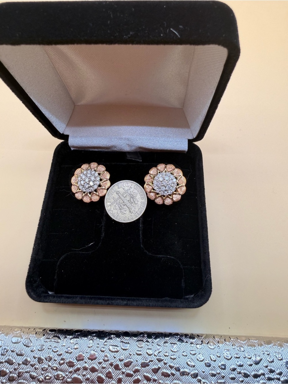 10k Yellow Gold 1 Ctw Diamond Earrings.